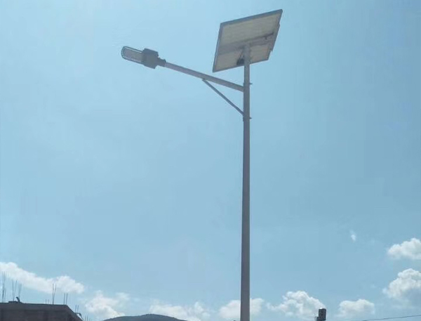 使用贵州太阳能路灯需要定期维护